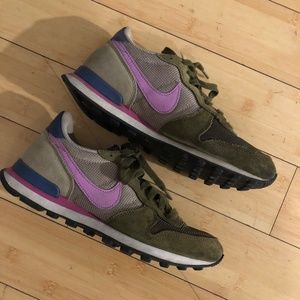 Nike Internationalist Sneakers - Olive green / pink / lavender